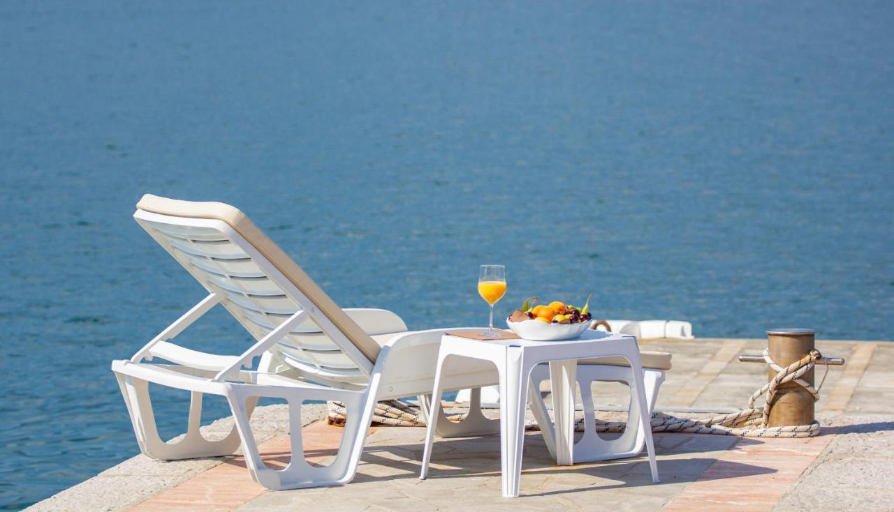 Apart Hotel Samardzic Tivat Ngoại thất bức ảnh